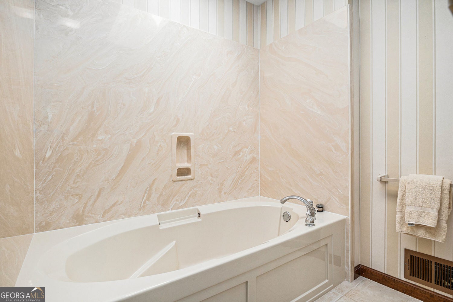 Dahlonega, Georgia, 30533, United States, 3 Bedrooms Bedrooms, ,2 BathroomsBathrooms,Residential,For Sale,1858994