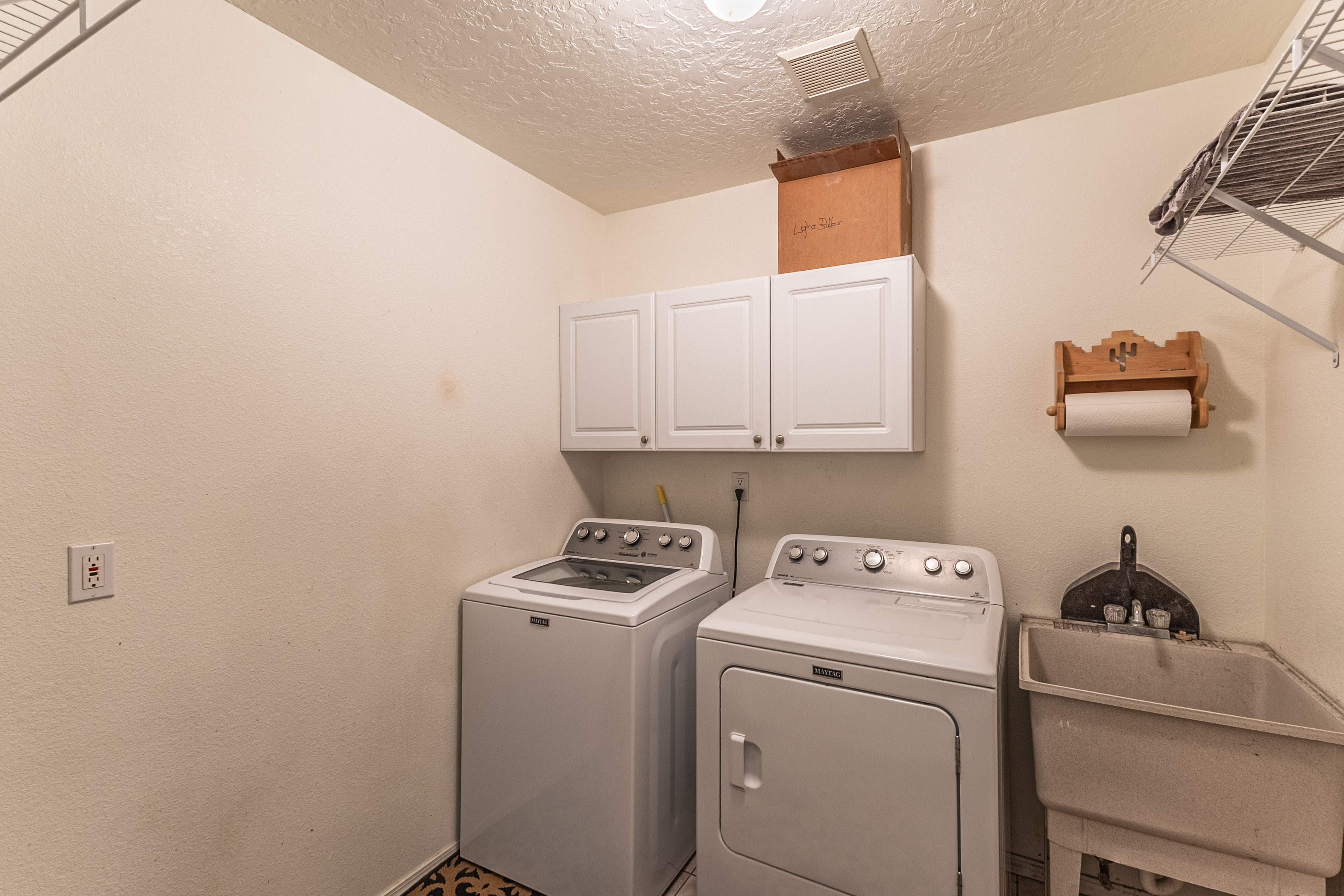 Farmington, New Mexico, 87402, United States, 4 Bedrooms Bedrooms, ,3 BathroomsBathrooms,Residential,For Sale,1995181