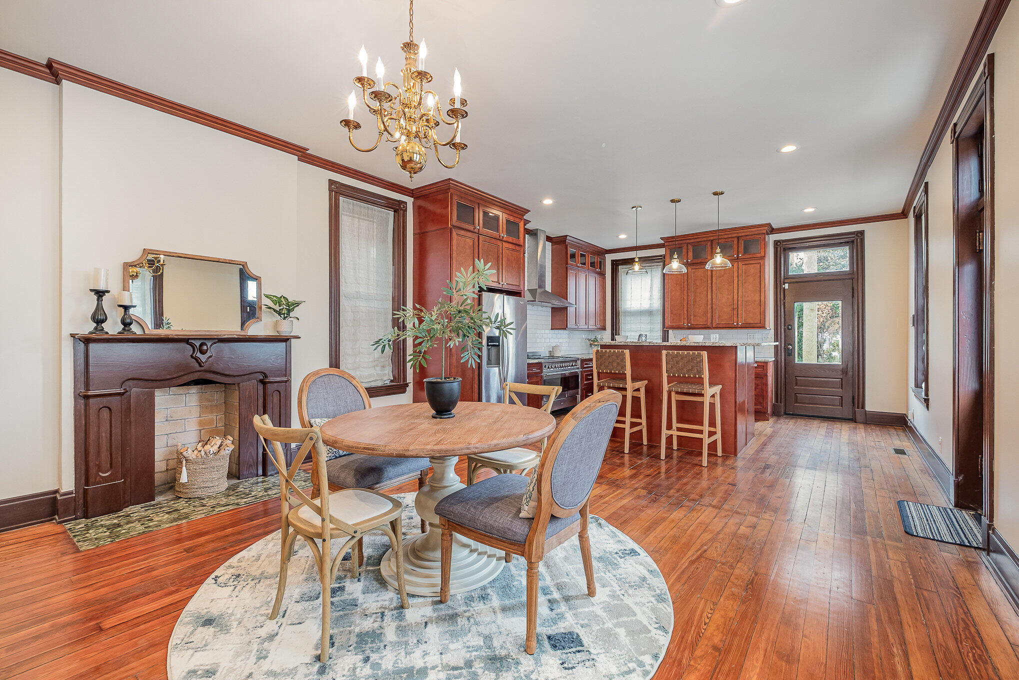 Newport, Kentucky, 41071, United States, 4 Bedrooms Bedrooms, ,4 BathroomsBathrooms,Residential,For Sale,1915092
