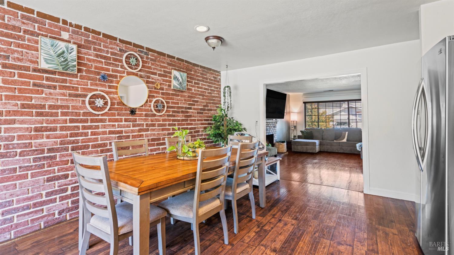 Vacaville, California, 95687, United States, 4 Bedrooms Bedrooms, ,2 BathroomsBathrooms,Residential,For Sale,1971477