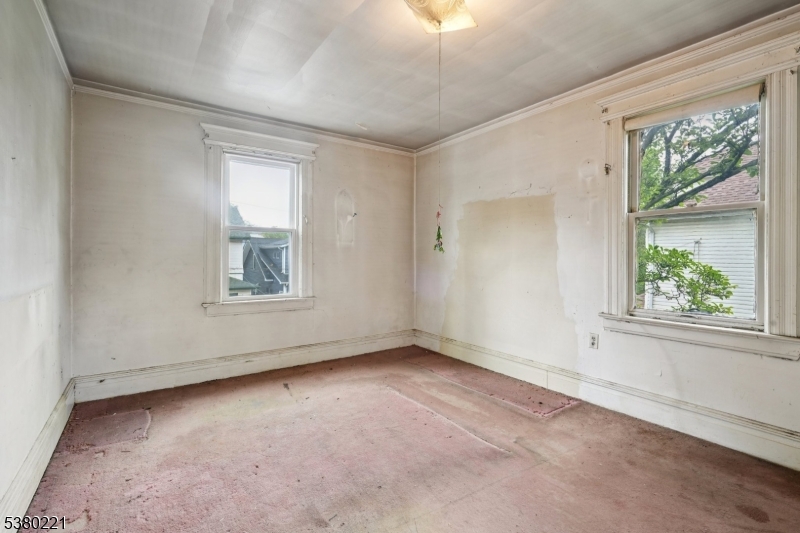 Maplewood Twp., New Jersey, 07040, United States, 5 Bedrooms Bedrooms, ,3 BathroomsBathrooms,Residential,For Sale,1933003