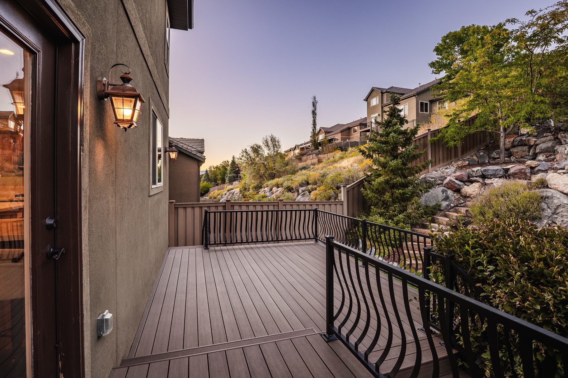  Nearly 7,000 Square Feet with a Stunning Backyard Water Feature - 物件實景