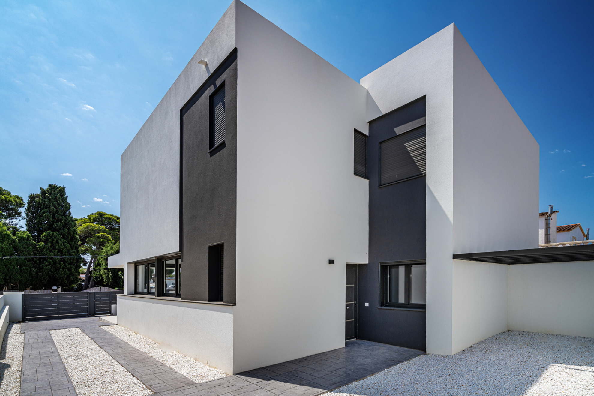  Newly built house in a privileged residential area near the beach. - 物件實景