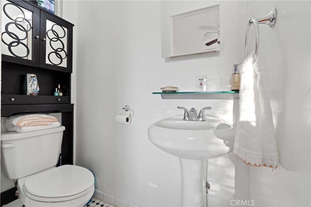 Los Angeles, California, 90063, United States, 3 Bedrooms Bedrooms, ,3 BathroomsBathrooms,Residential,For Sale,1938120