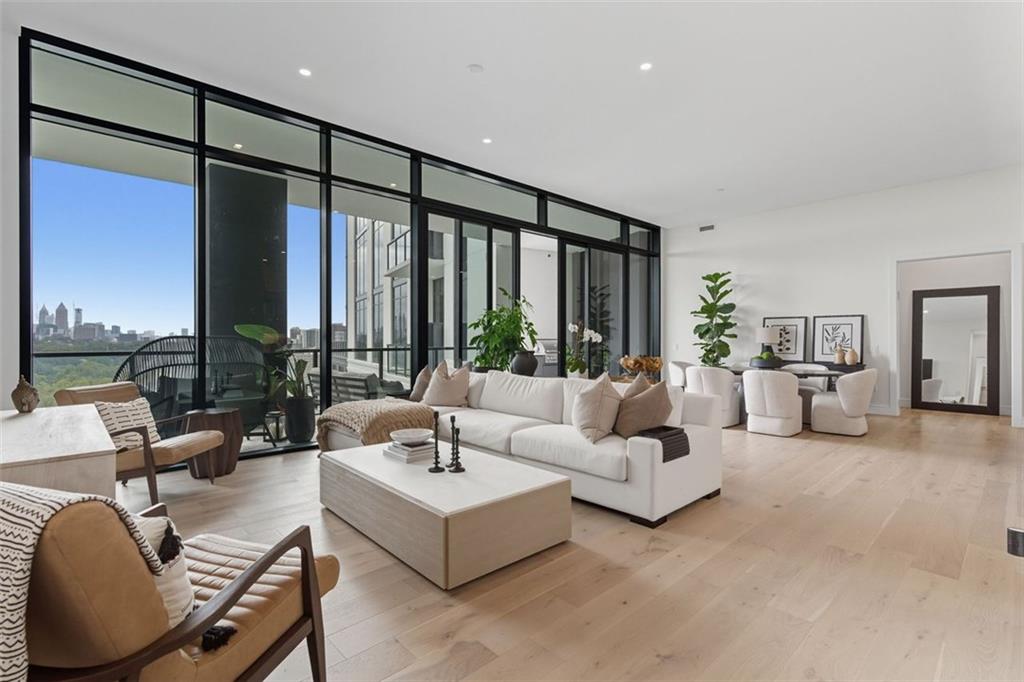 Atlanta, Georgia, 30305, United States, 2 Bedrooms Bedrooms, ,3 BathroomsBathrooms,Residential,For Sale,1979191