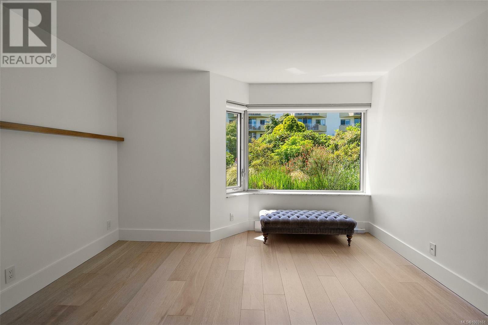OAK BAY, British Columbia, V8S 2N6, CA, 2 Bedrooms Bedrooms, ,2 BathroomsBathrooms,Residential,For Sale,1874610