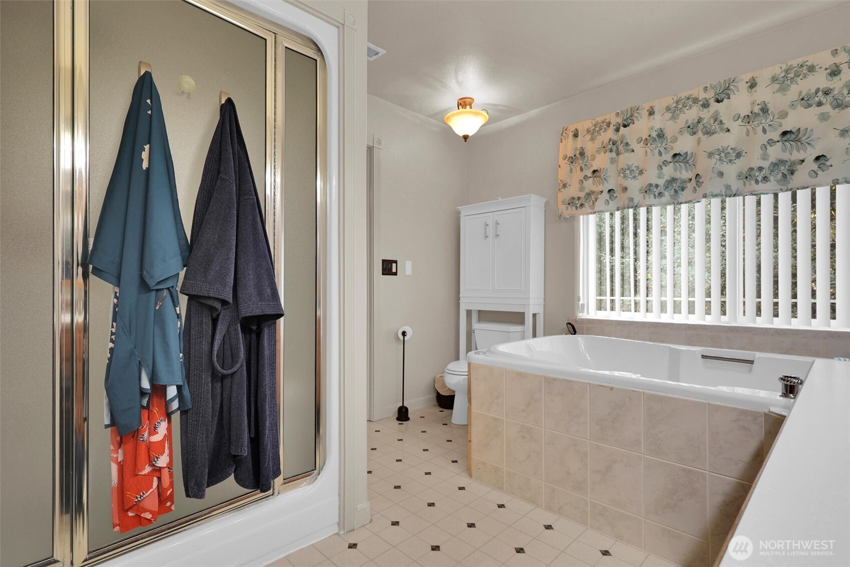 Tacoma, Washington, 98444, United States, 4 Bedrooms Bedrooms, ,4 BathroomsBathrooms,Residential,For Sale,1973833