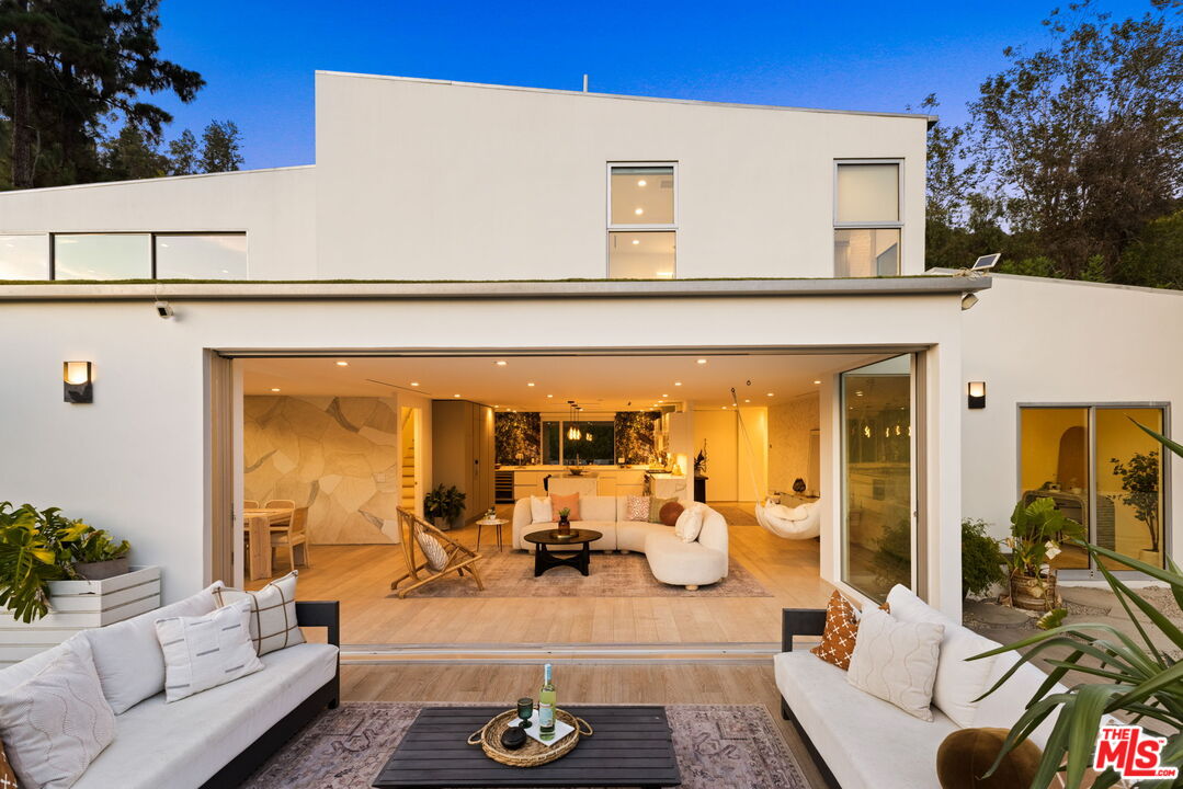 Los Angeles, California, 90046, United States, 4 Bedrooms Bedrooms, ,4 BathroomsBathrooms,Residential,For Sale,1912038