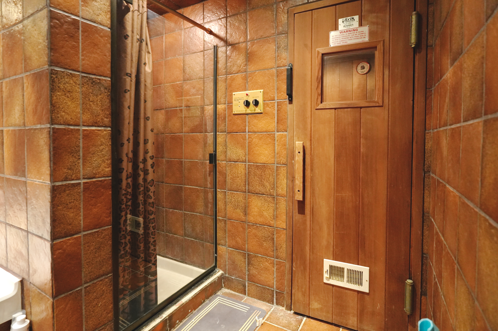 Secaucus, New Jersey, 07094, United States, 4 Bedrooms Bedrooms, ,3 BathroomsBathrooms,Residential,For Sale,1996656