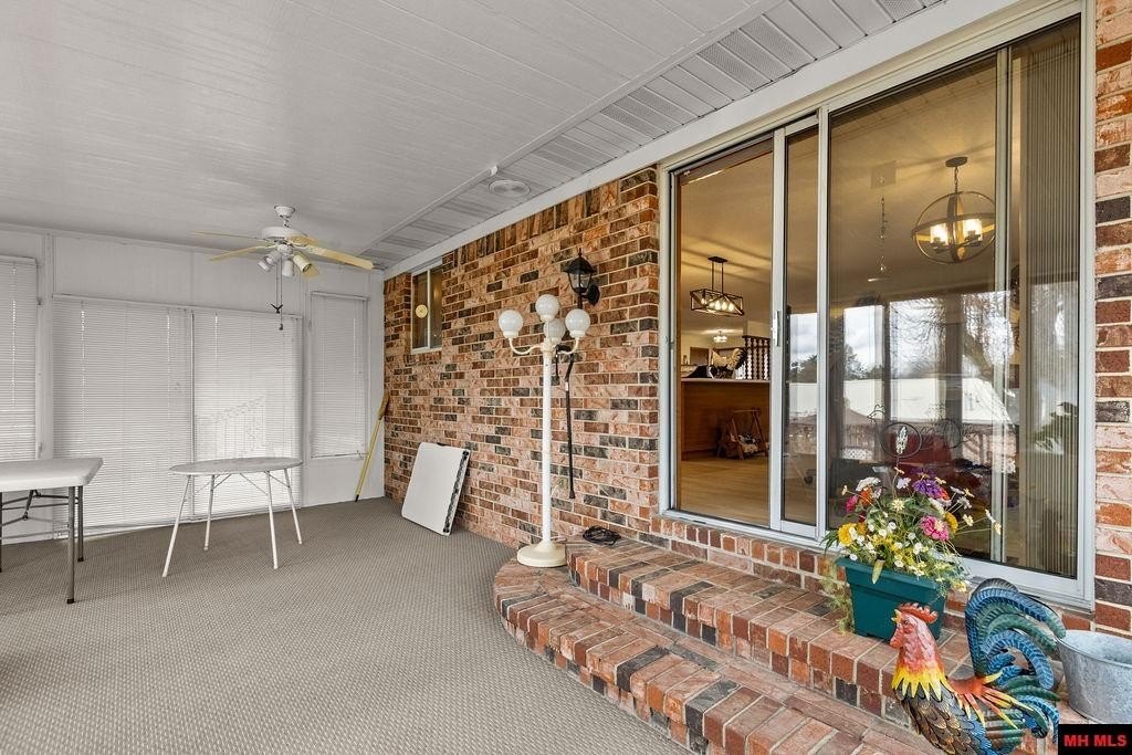 Mountain Home, Arkansas, 72653, United States, 3 Bedrooms Bedrooms, ,4 BathroomsBathrooms,Residential,For Sale,2025116