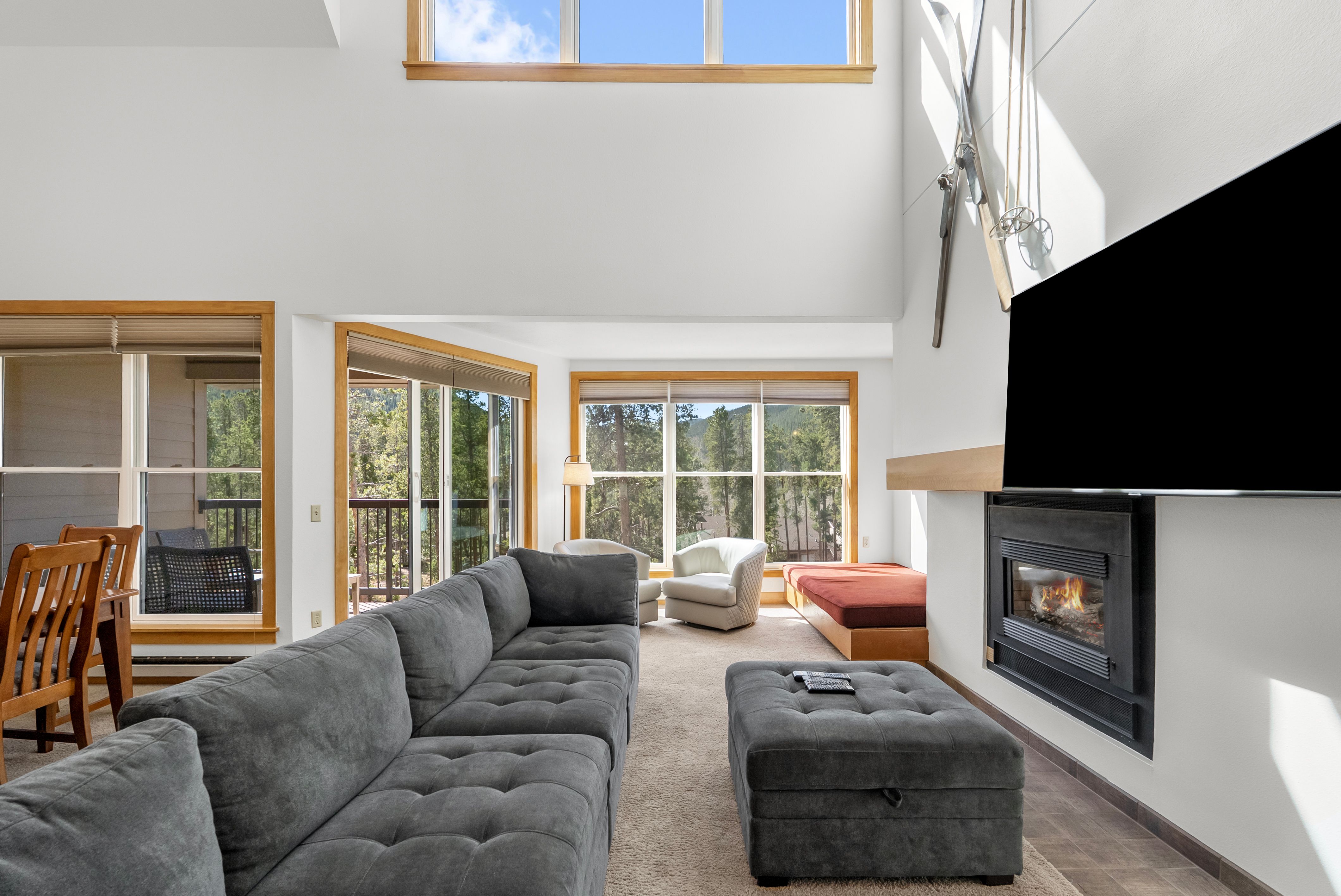  A Spacious and Light-filled Mountain Retreat - 物件實景