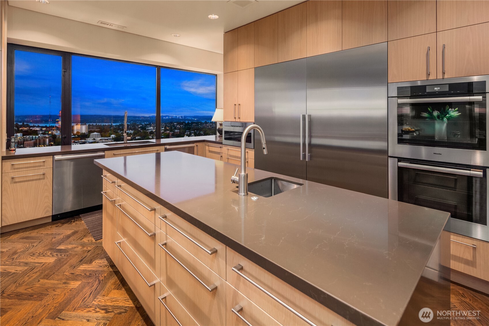 Seattle, Washington, 98104, United States, 4 Bedrooms Bedrooms, ,6 BathroomsBathrooms,Residential,For Sale,1731760