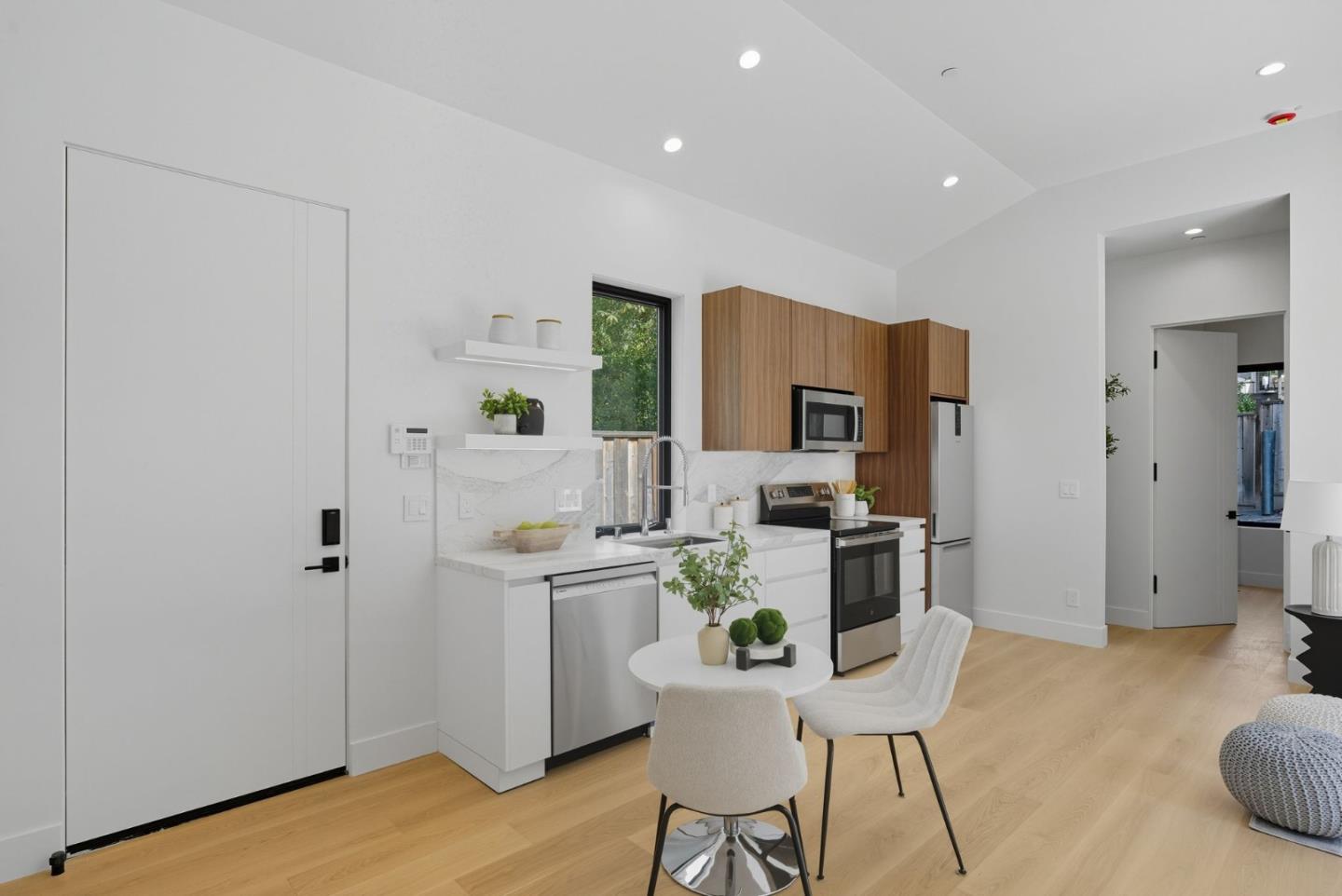 Menlo Park, California, 94025, United States, 6 Bedrooms Bedrooms, ,7 BathroomsBathrooms,Residential,For Sale,1947482