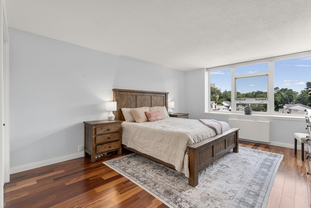 Newton, Massachusetts, 02467, United States, 2 Bedrooms Bedrooms, ,2 BathroomsBathrooms,Residential,For Sale,1901534