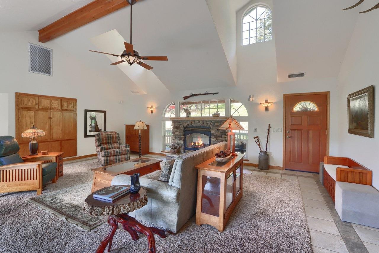 Mariposa, California, 95338, United States, 3 Bedrooms Bedrooms, ,3 BathroomsBathrooms,Residential,For Sale,1988847