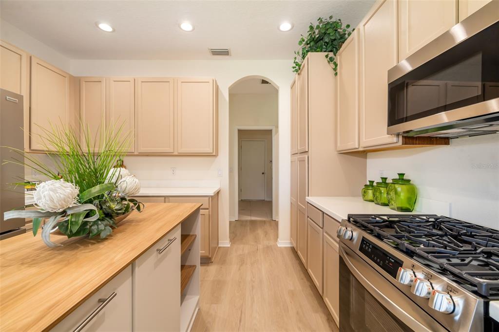 University Park, Florida, 34201, United States, 4 Bedrooms Bedrooms, ,4 BathroomsBathrooms,Residential,For Sale,1876189
