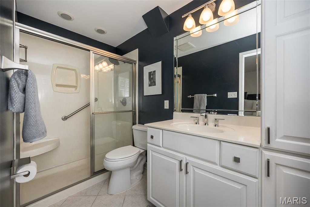 Chesterfield, Missouri, 63017, United States, 5 Bedrooms Bedrooms, ,4 BathroomsBathrooms,Residential,For Sale,2002009