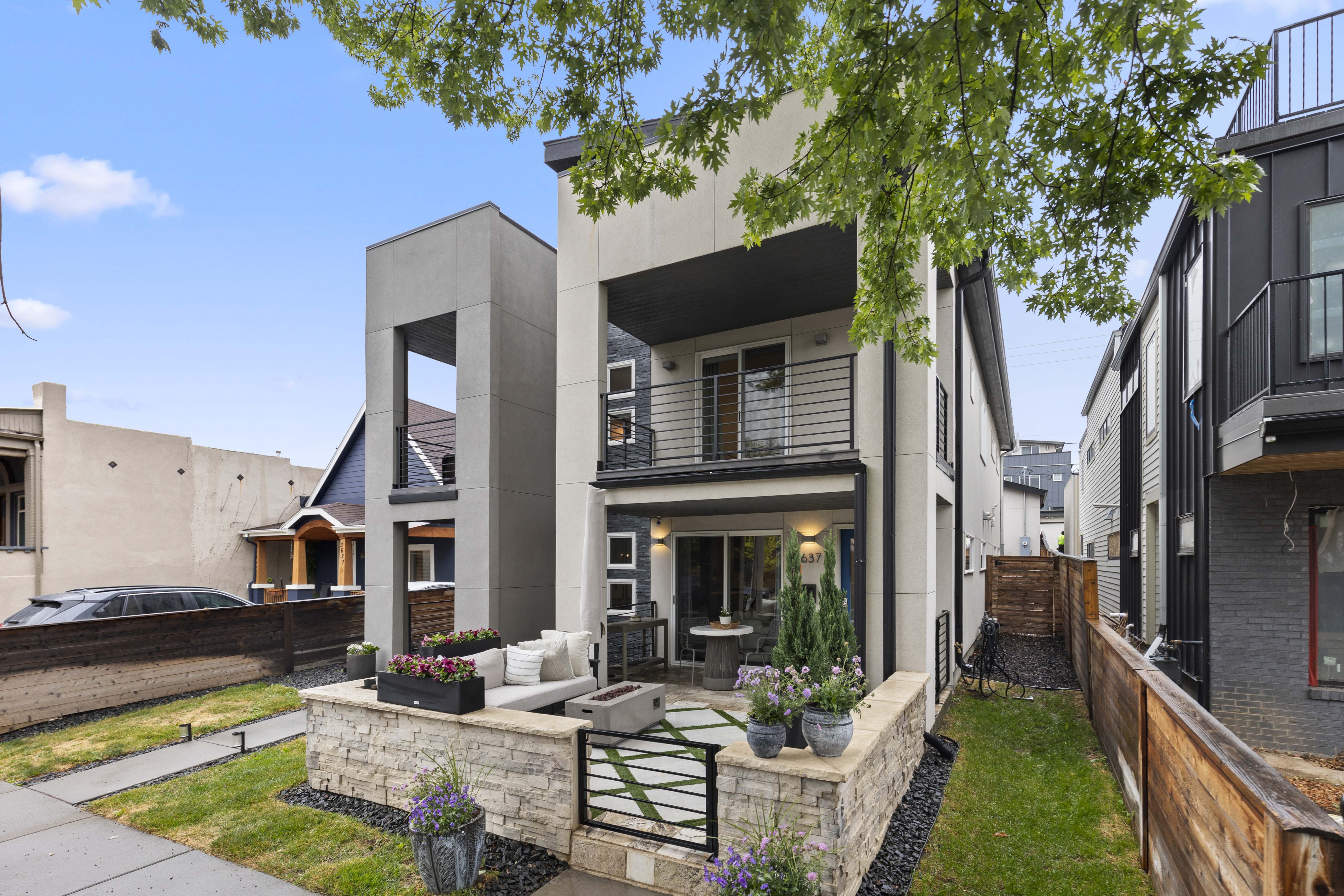  Sleek, architecturally refined end-unit duplex - 物件實景