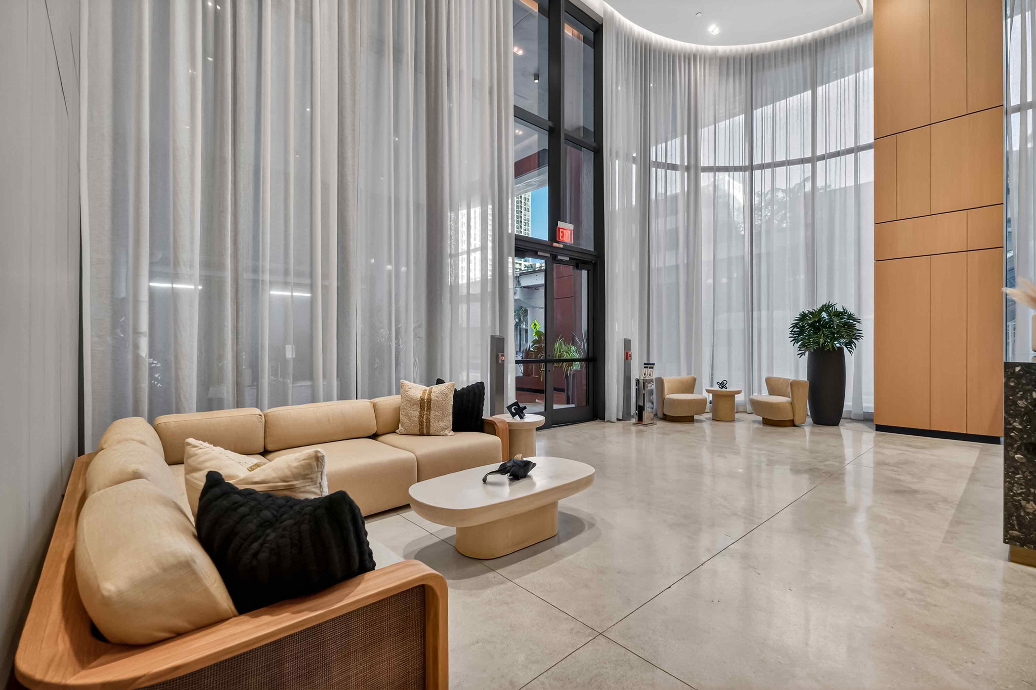  121 NE 5th St, Miami, FL, 33132 - 物件實景