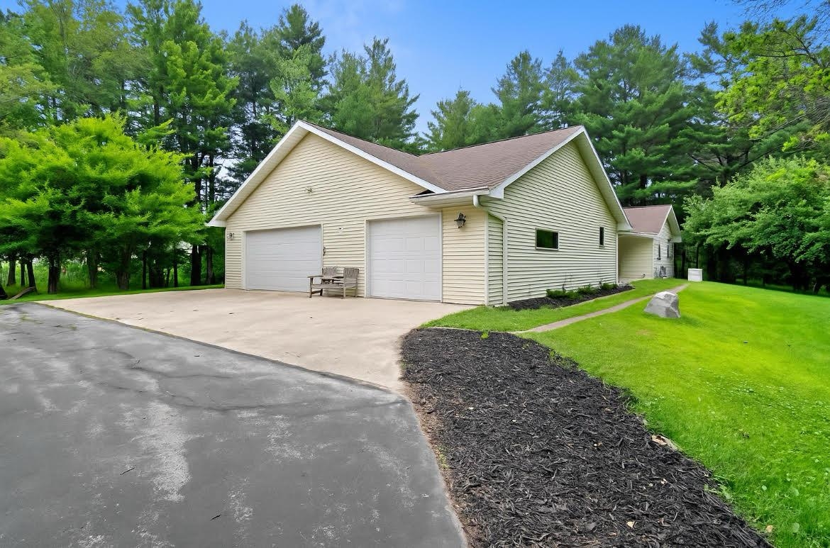SUAMICO, Wisconsin, 54173, United States, 3 Bedrooms Bedrooms, ,4 BathroomsBathrooms,Residential,For Sale,1911099