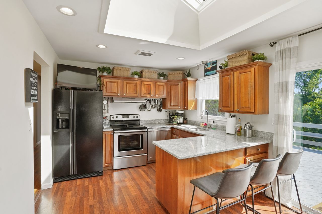 Redding, Connecticut, 06896, United States, 2 Bedrooms Bedrooms, ,1 BathroomBathrooms,Residential,For Sale,1920127