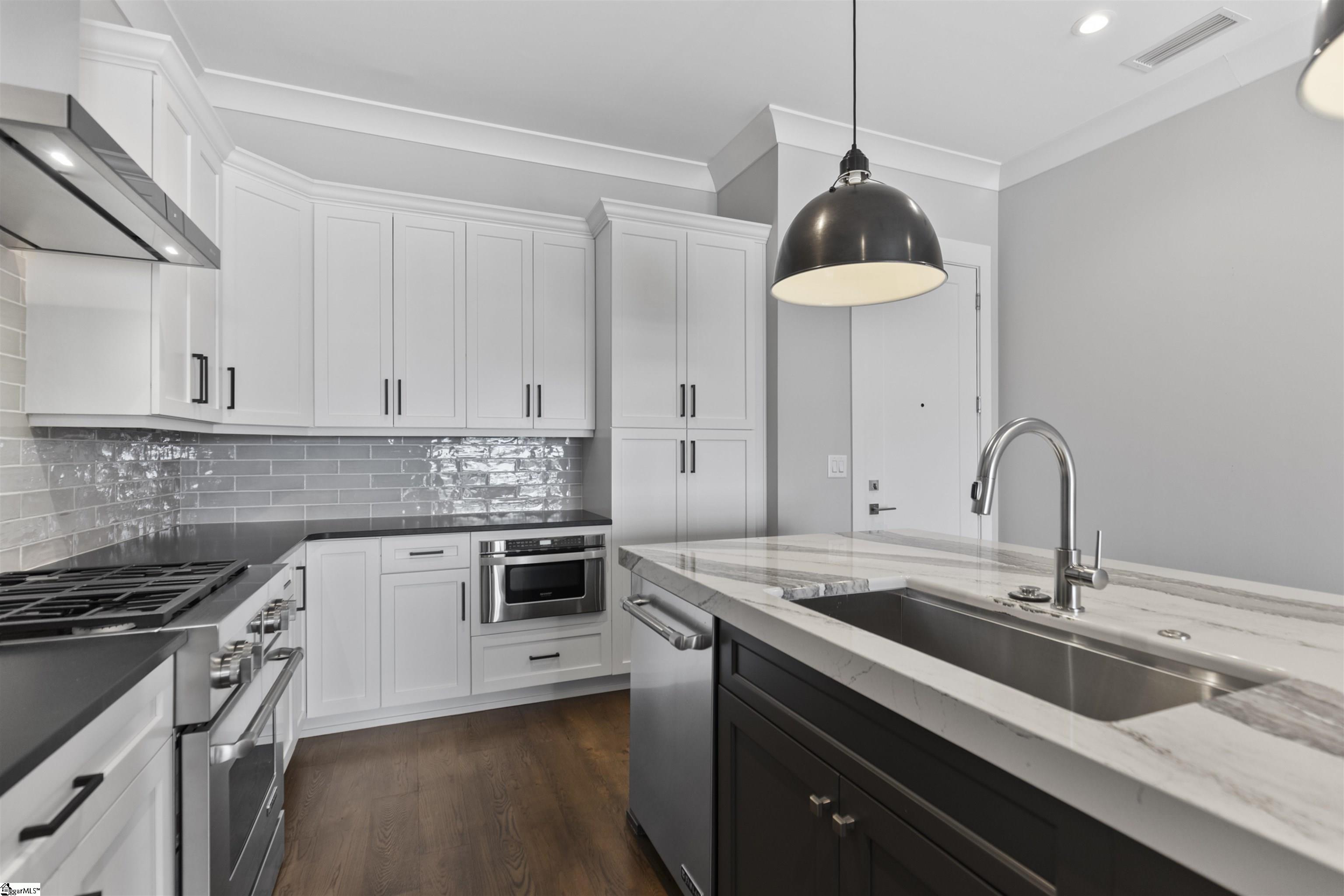 Greenville, South Carolina, 29601, United States, 2 Bedrooms Bedrooms, ,2 BathroomsBathrooms,Residential,For Sale,1777131