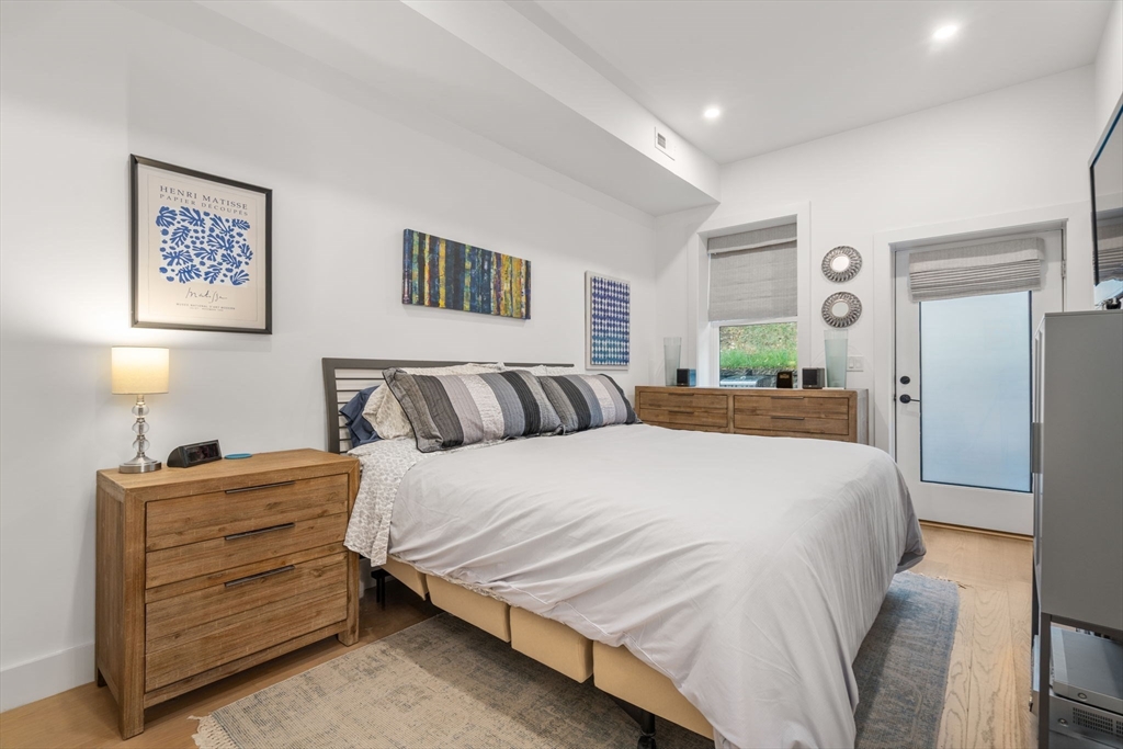 Boston, Massachusetts, 02128, United States, 2 Bedrooms Bedrooms, ,2 BathroomsBathrooms,Residential,For Sale,1940693