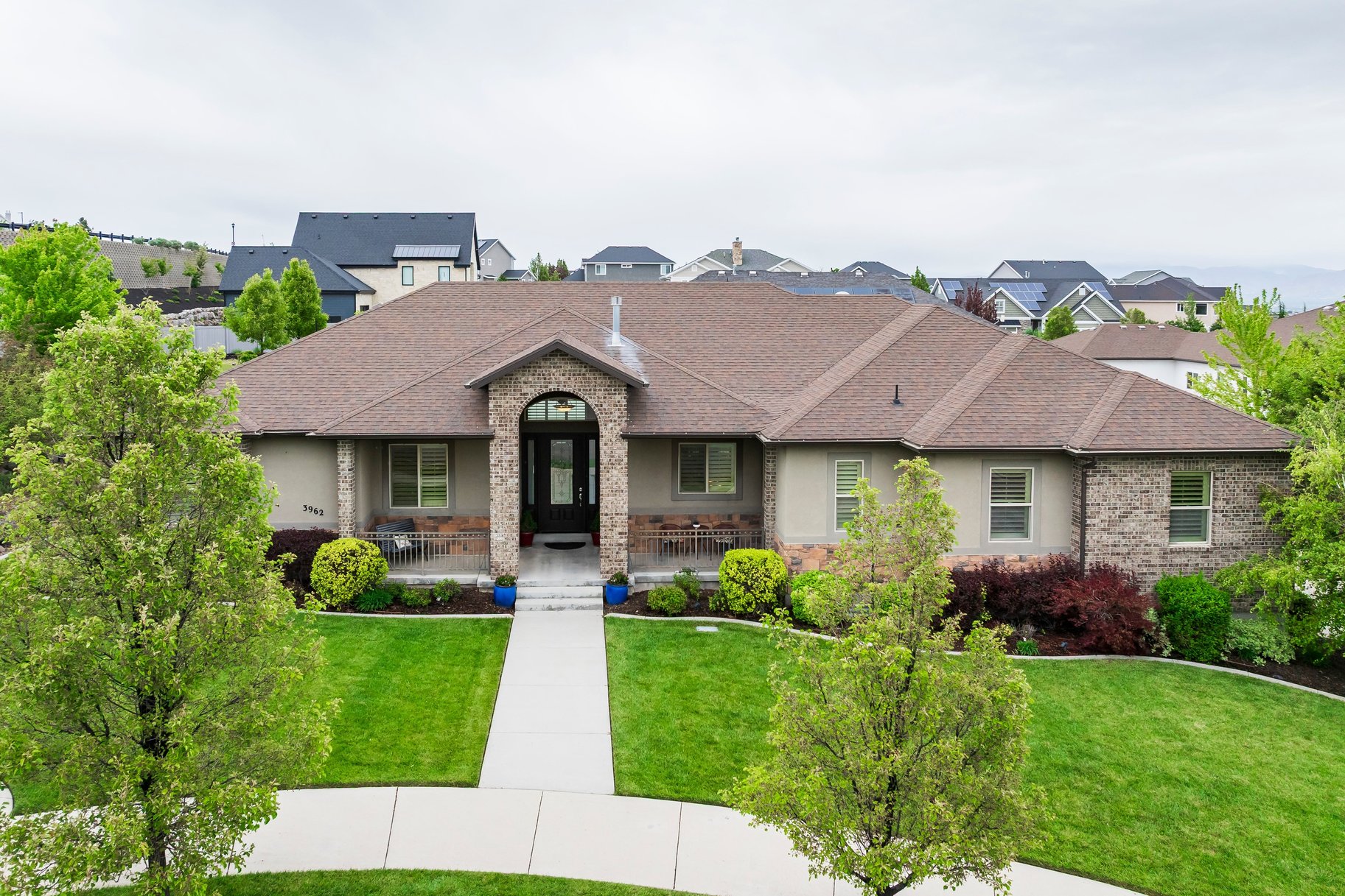 Incredible Views, Beautiful Yard, Prime Location and With Room To Grow - 物件實景