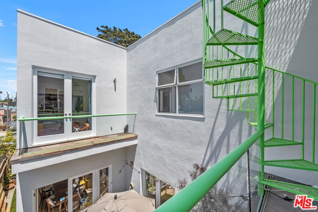 Venice, California, 90291, United States, 4 Bedrooms Bedrooms, ,4 BathroomsBathrooms,Residential,For Sale,1926607
