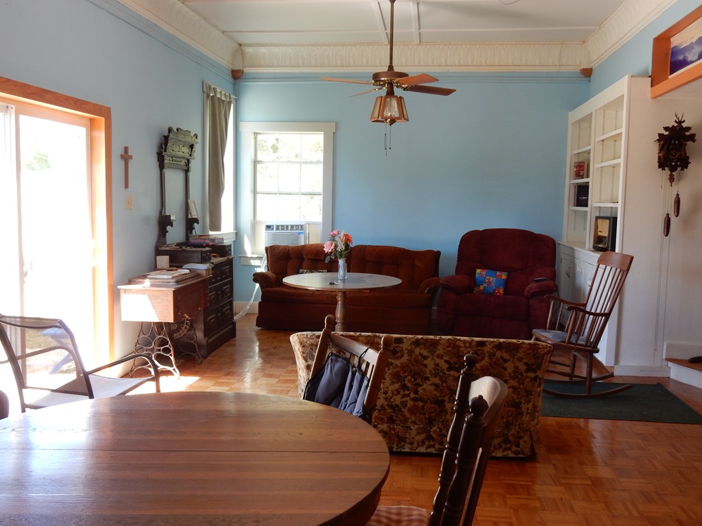 Fredericksburg, Texas, 78624, United States, ,Residential,For Sale,1921119