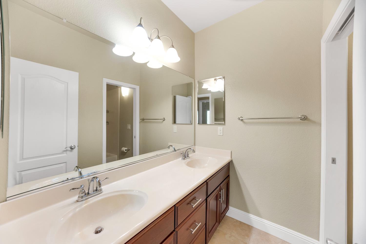 Roseville, California, 95661, United States, 3 Bedrooms Bedrooms, ,2 BathroomsBathrooms,Residential,For Sale,1987670