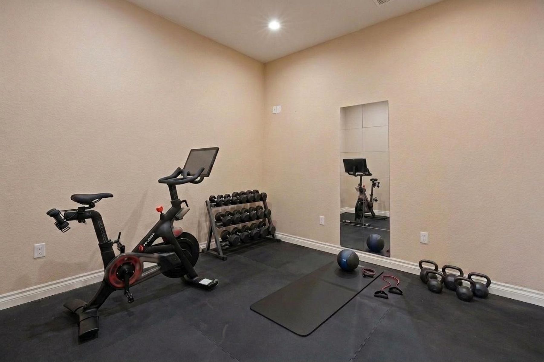  Ideal Blend of Space, Setting and Livability - 物件實景