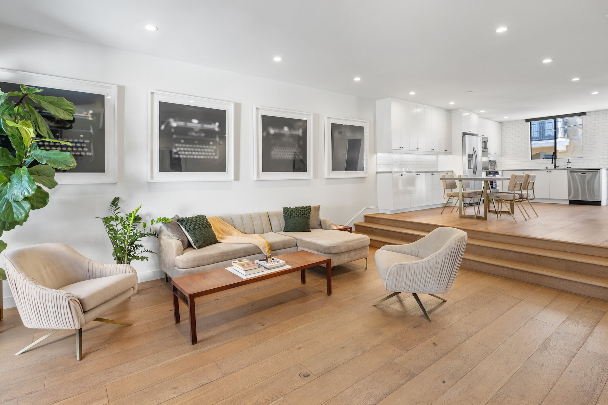 Los Angeles, California, 90025, United States, 2 Bedrooms Bedrooms, ,3 BathroomsBathrooms,Residential,For Sale,1860542