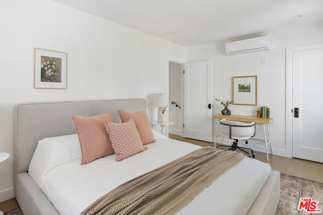 Los Angeles, California, 90036, United States, 2 Bedrooms Bedrooms, ,2 BathroomsBathrooms,Residential,For Sale,1897120