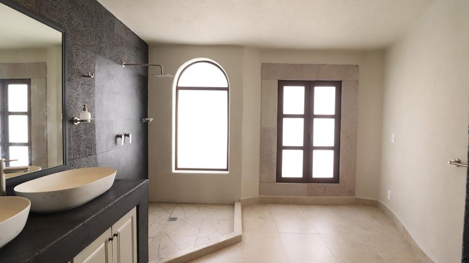 Pátzcuaro, Michoacán de Ocampo, 61606, Mexico, 5 Bedrooms Bedrooms, ,3 BathroomsBathrooms,Residential,For Sale,1729660