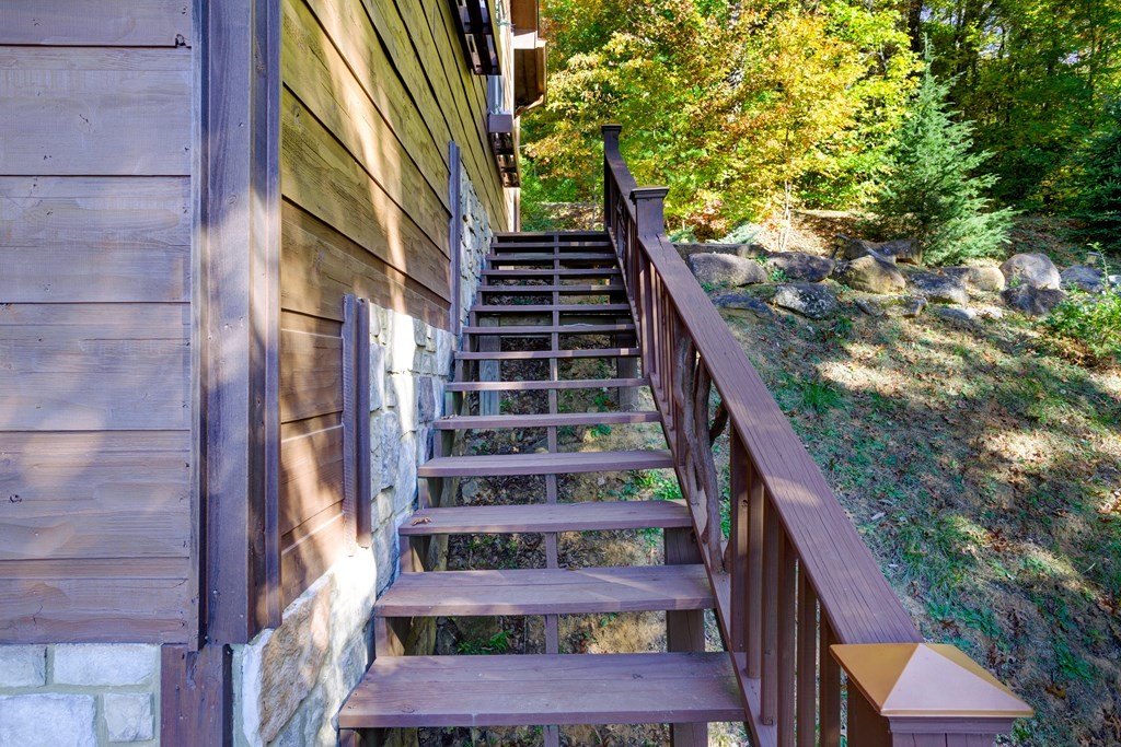 Hiawassee, Georgia, 30546, United States, 4 Bedrooms Bedrooms, ,5 BathroomsBathrooms,Residential,For Sale,1880672