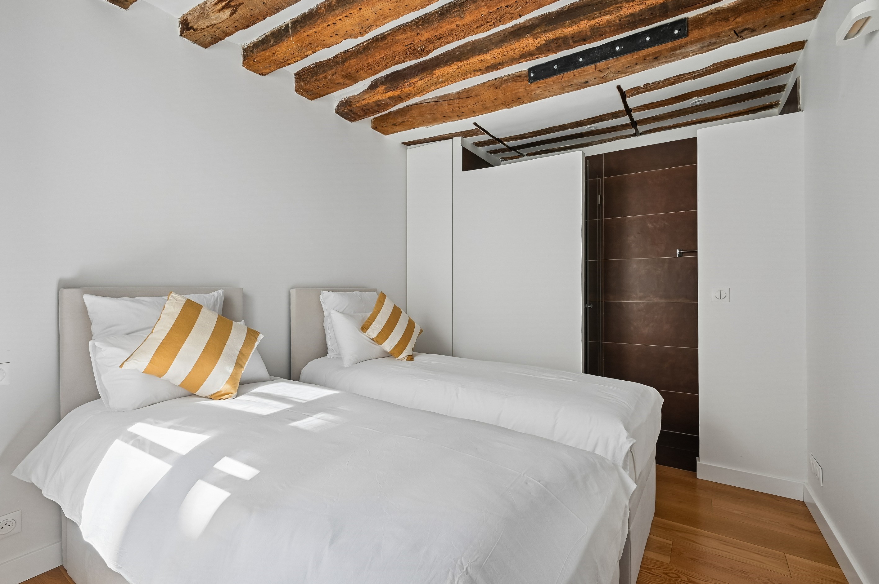  Paris 3rd - Duplex with cathedral roof renovated on the top floor. - 物件實景