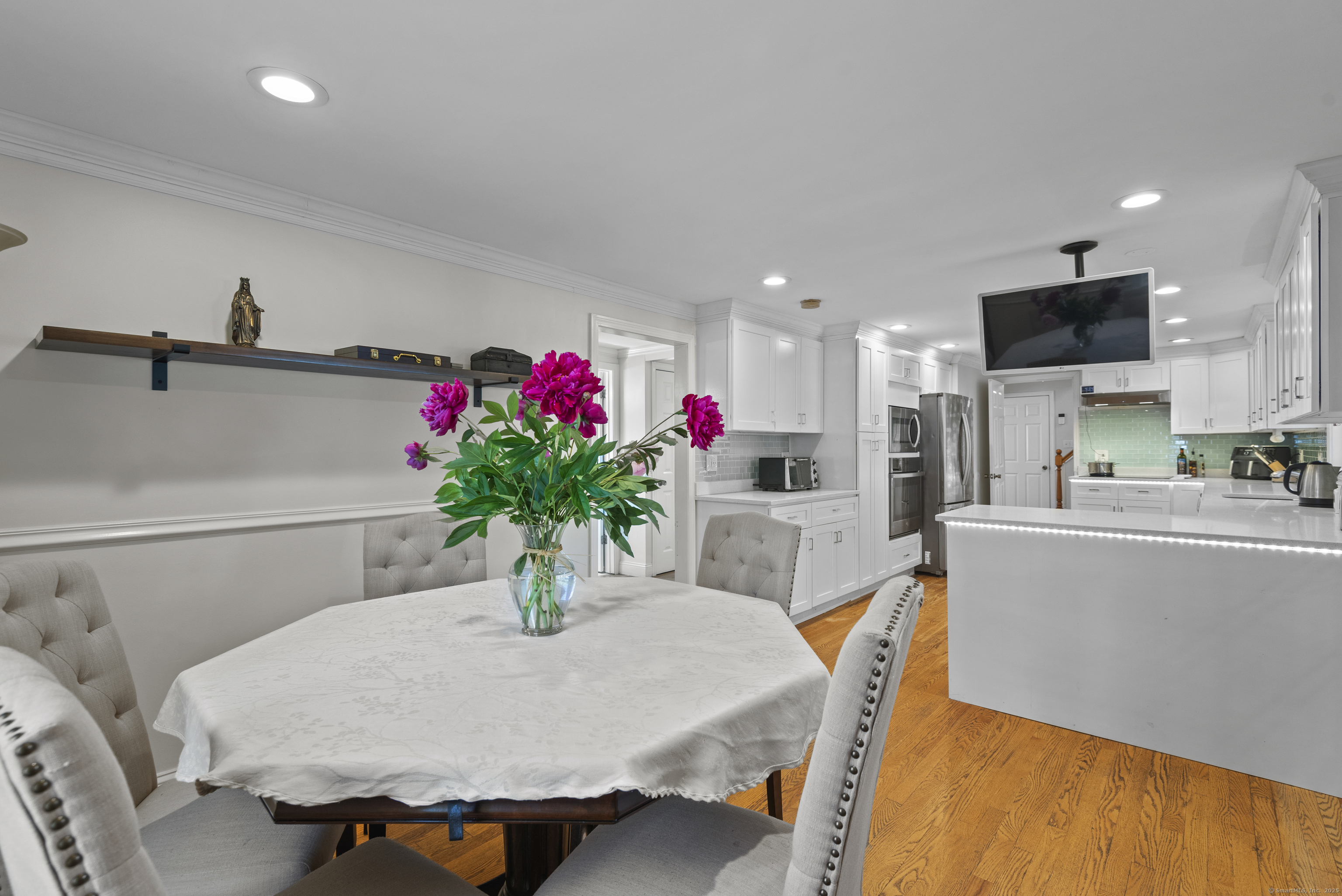Milford, Connecticut, 06460, United States, 4 Bedrooms Bedrooms, ,3 BathroomsBathrooms,Residential,For Sale,1848853