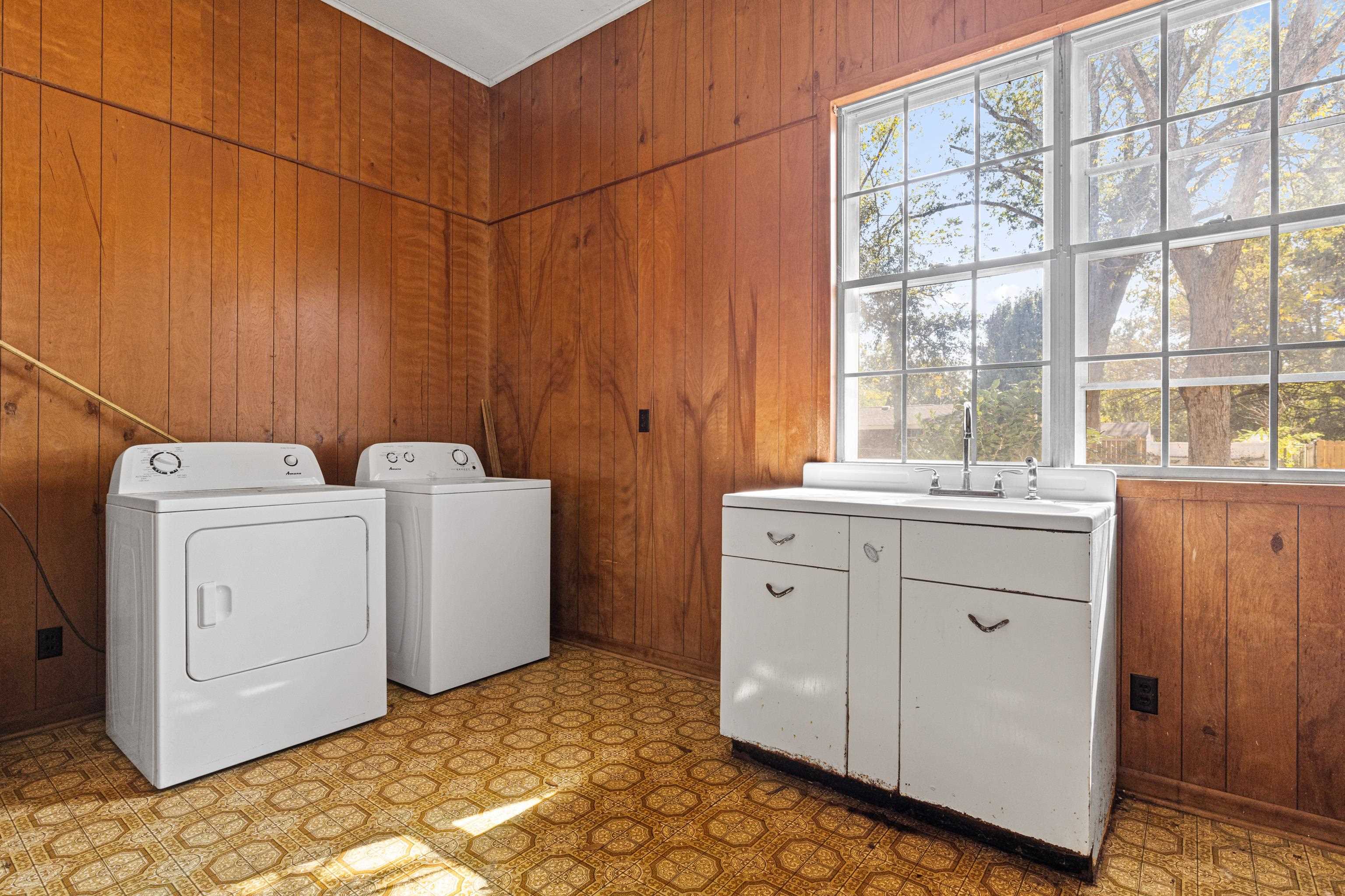 Jefferson, Texas, 75657, United States, 5 Bedrooms Bedrooms, ,5 BathroomsBathrooms,Residential,For Sale,1978271