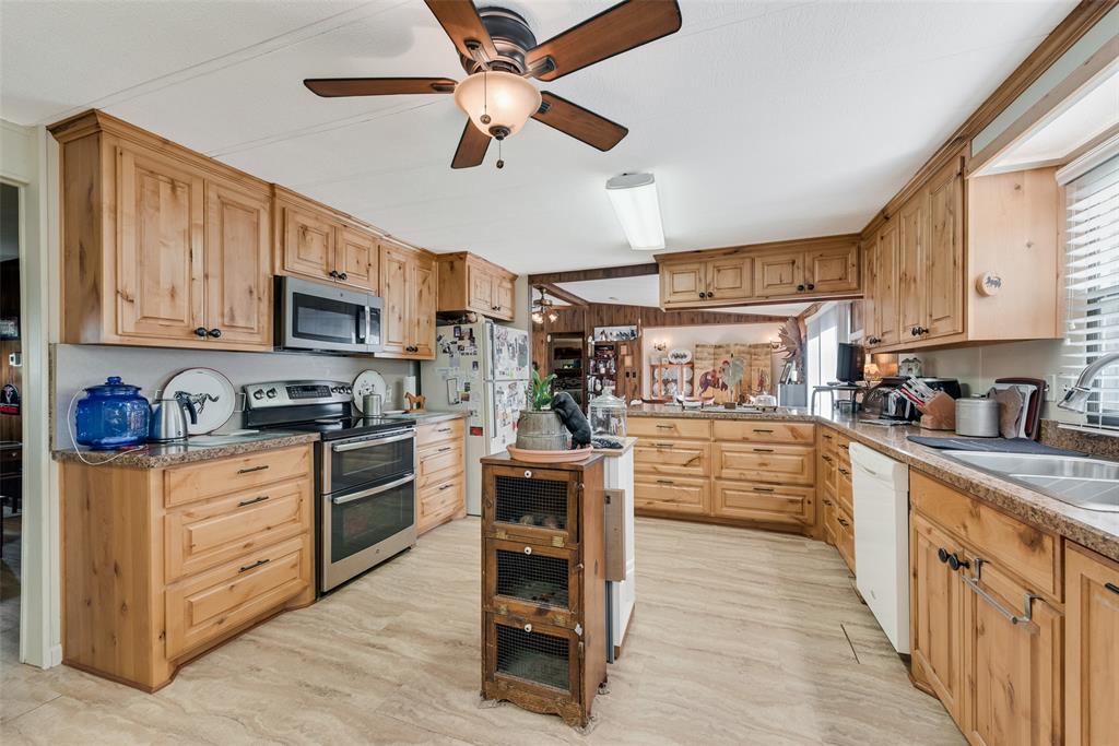 Maypearl, Texas, 76064, United States, 5 Bedrooms Bedrooms, ,3 BathroomsBathrooms,Residential,For Sale,1979588