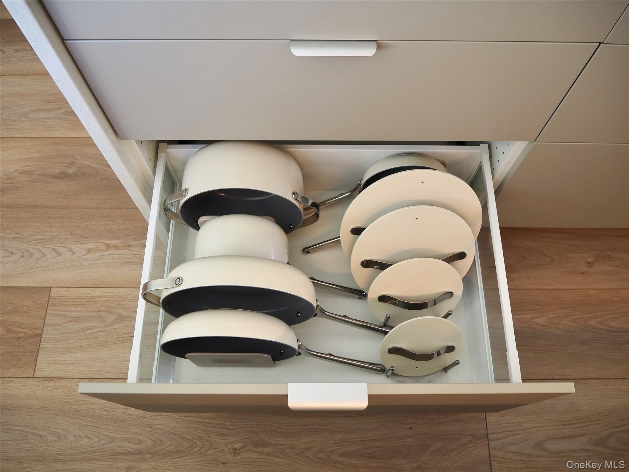 White Plains, New York, 10605, United States, 1 Bedroom Bedrooms, ,2 BathroomsBathrooms,Residential,For Sale,1988254