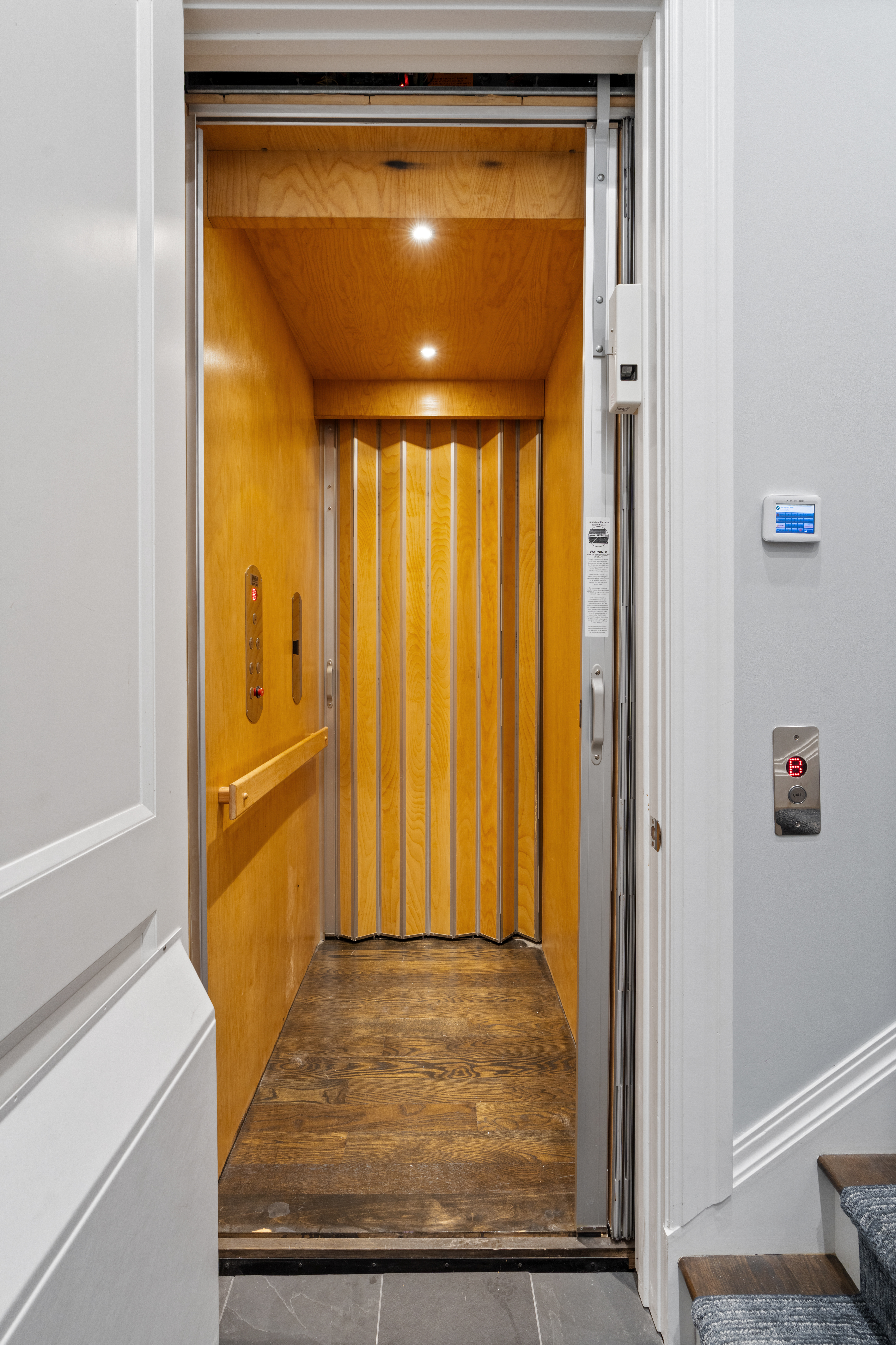  A Rare Opportunity to Own a 5,245-Square-Foot Single-Family Home - 物件實景