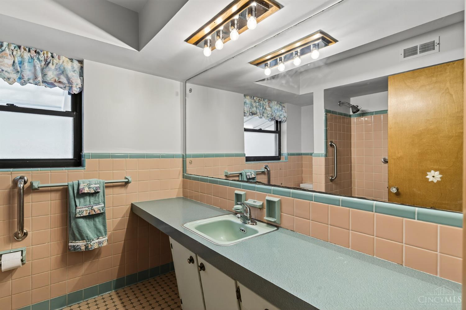 Madeira, Ohio, 45243, United States, 3 Bedrooms Bedrooms, ,2 BathroomsBathrooms,Residential,For Sale,1971231