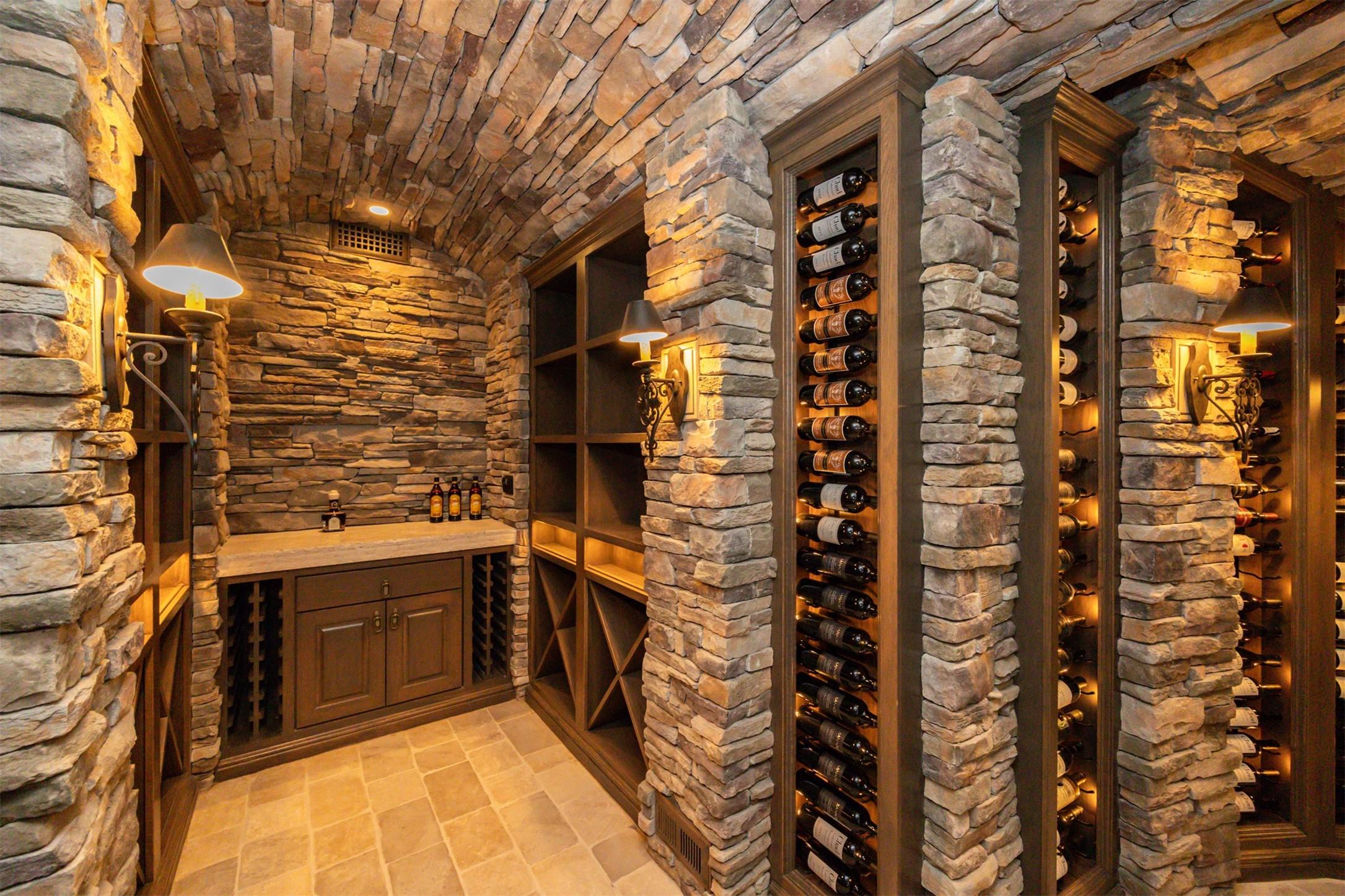 Urbandale, Iowa, 50323, United States, 4 Bedrooms Bedrooms, ,6 BathroomsBathrooms,Residential,For Sale,1980001