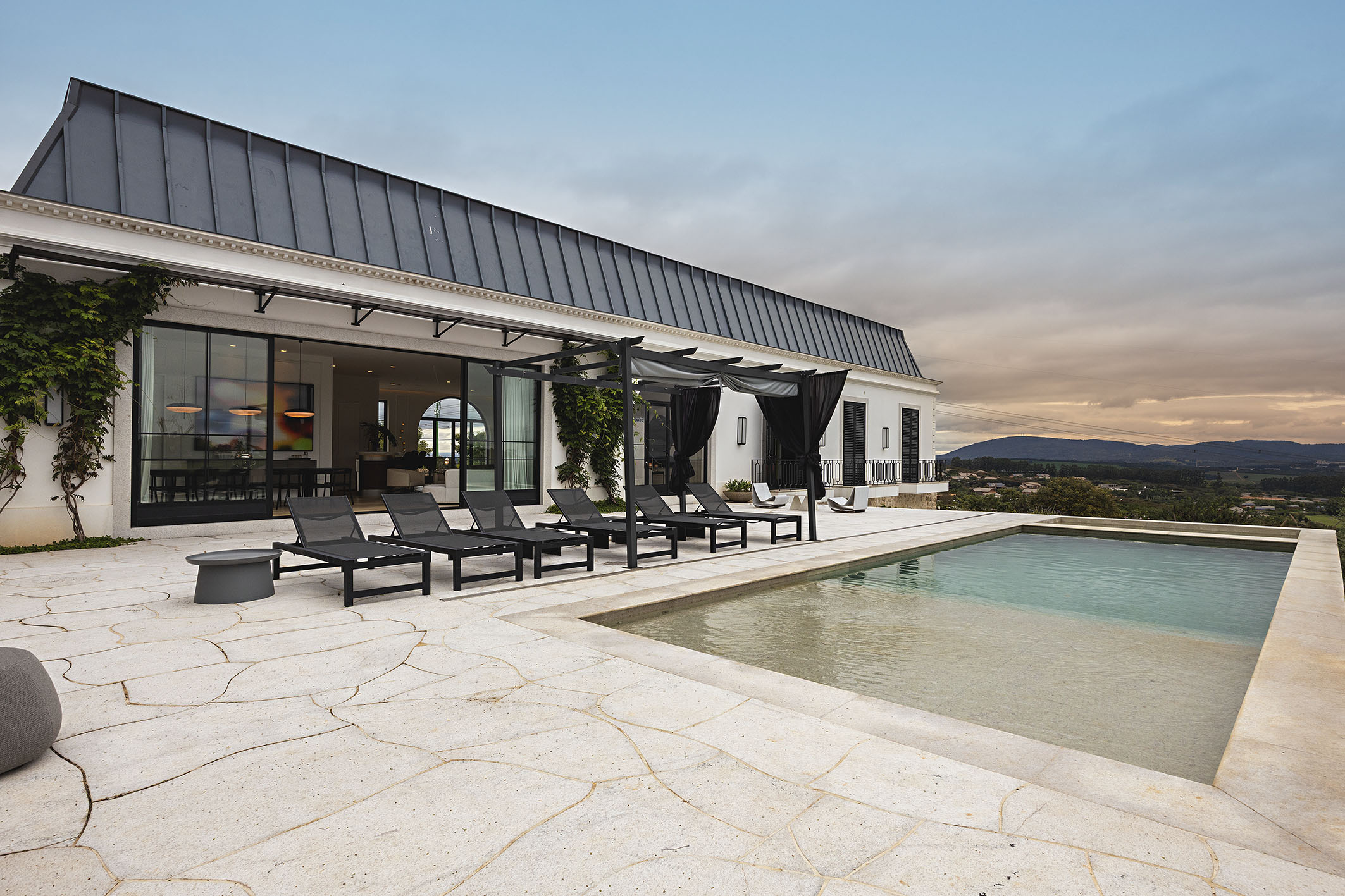  French-Inspired Residence on an Expansive Estate at Fazenda Boa Vista - 物件實景