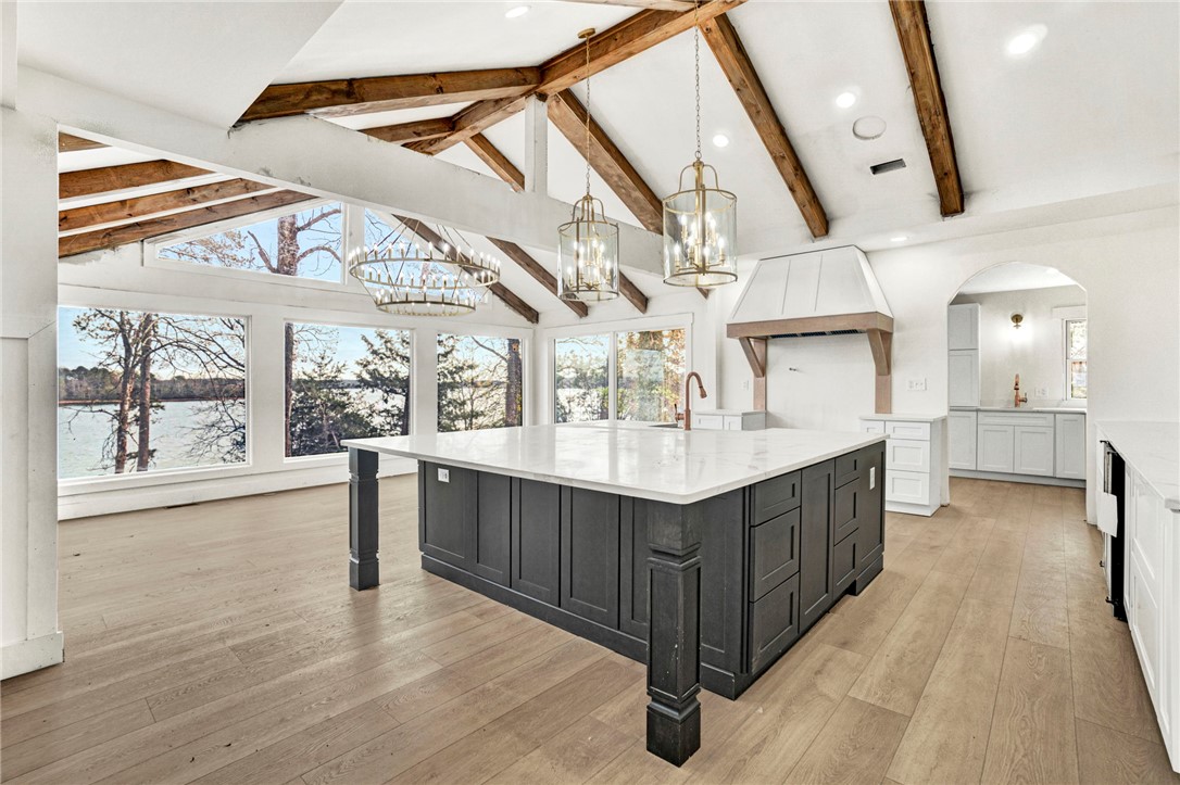 Seneca, South Carolina, 29672, United States, 6 Bedrooms Bedrooms, ,5 BathroomsBathrooms,Residential,For Sale,2002208