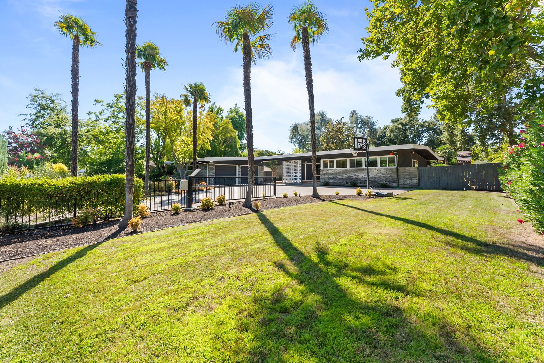  4935 Fair Oaks Boulevard, Carmichael, CA 95608 - 物件實景