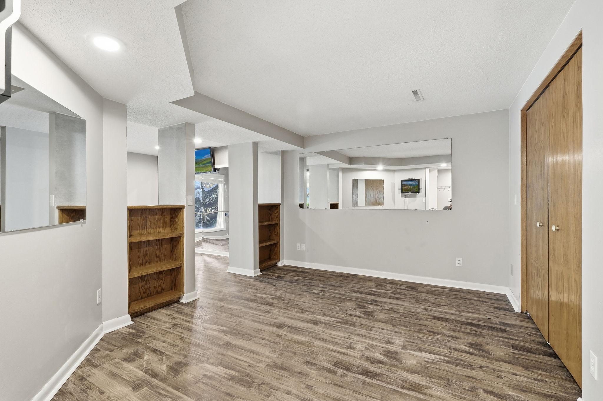 Woodbury, Minnesota, 55125, United States, 4 Bedrooms Bedrooms, ,2 BathroomsBathrooms,Residential,For Sale,1991775