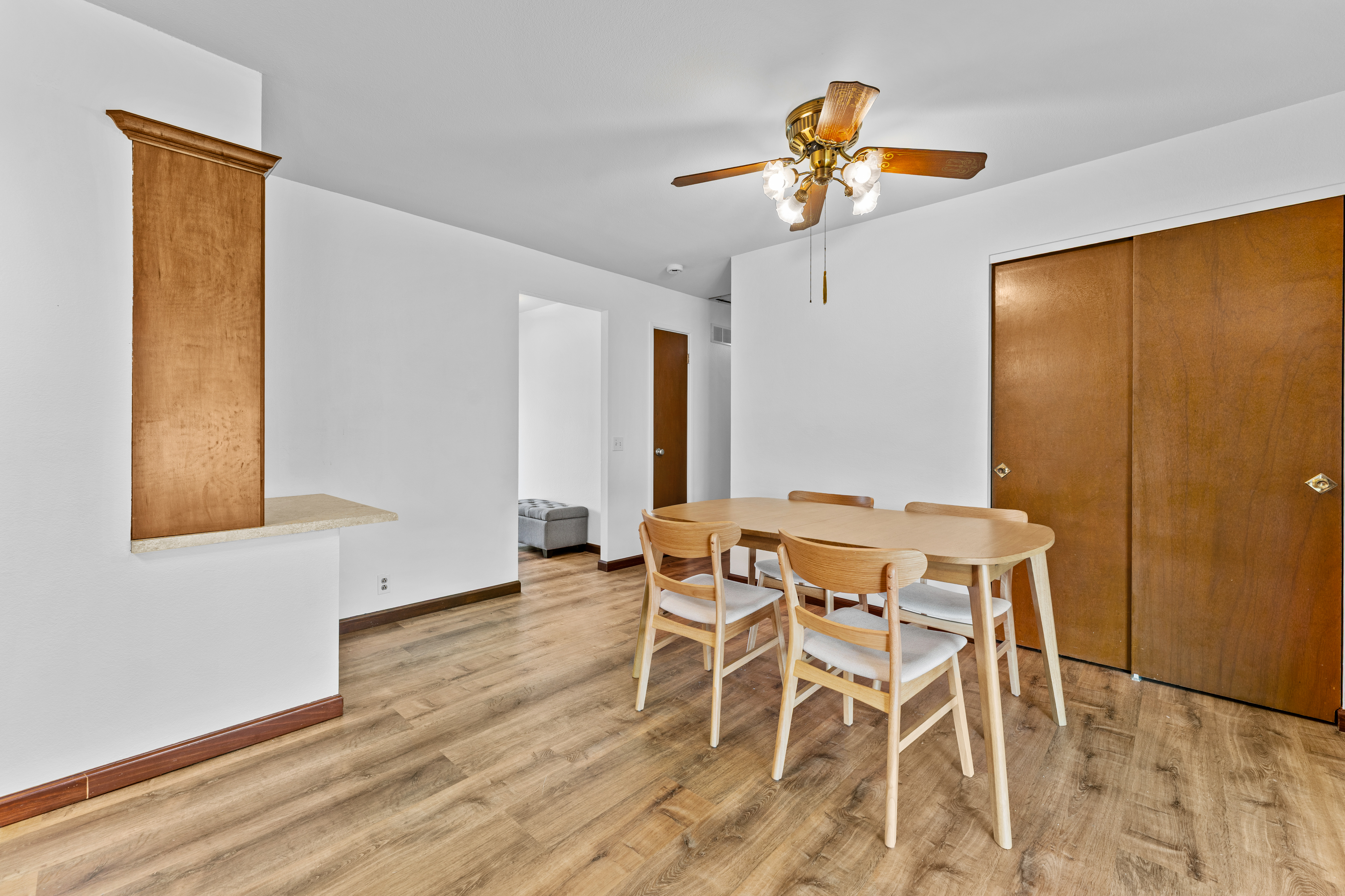  Exceptional low-maintenance brick and stone home makes - 物件實景