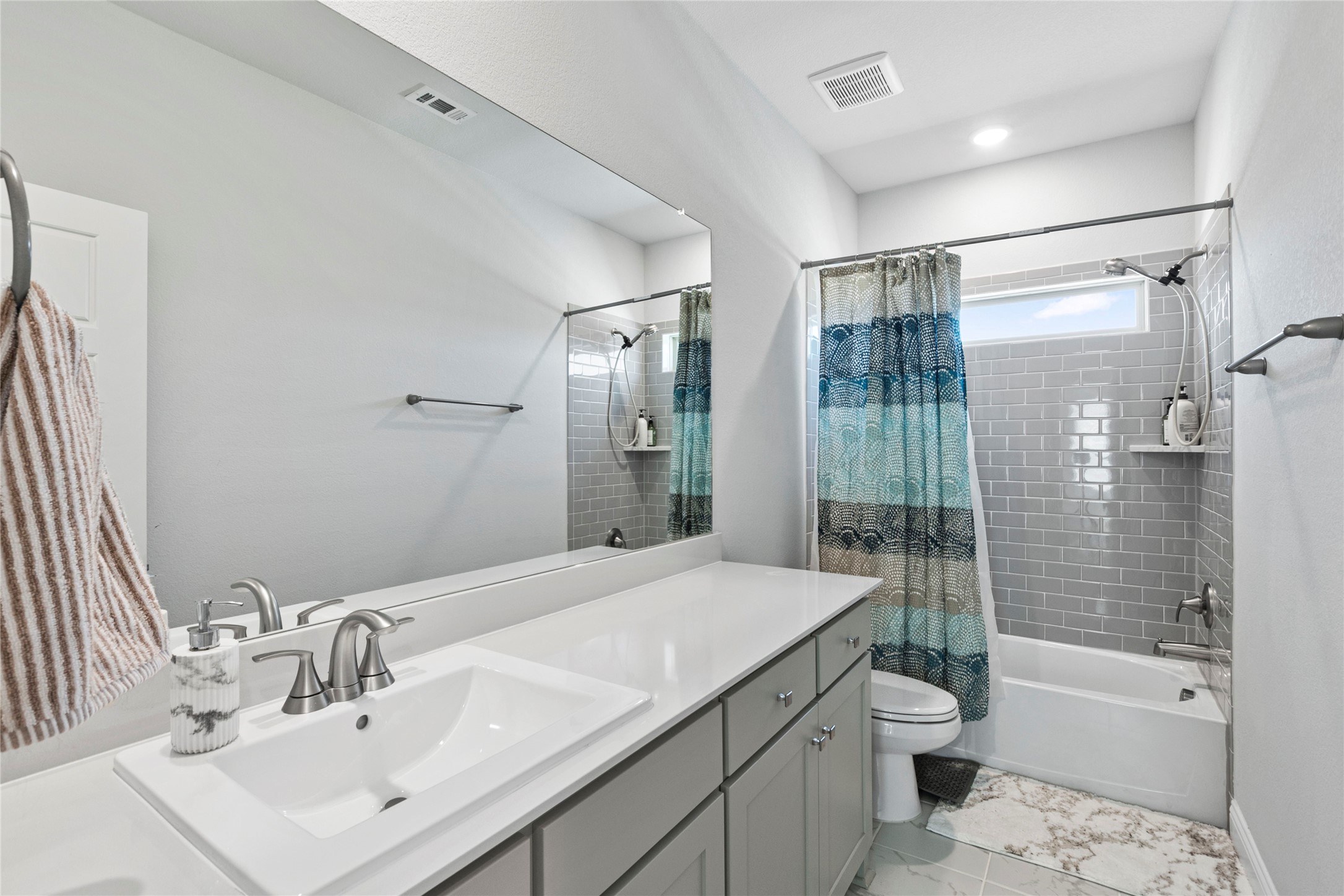 Rowlett, Texas, 75088, United States, 3 Bedrooms Bedrooms, ,3 BathroomsBathrooms,Residential,For Sale,1955209